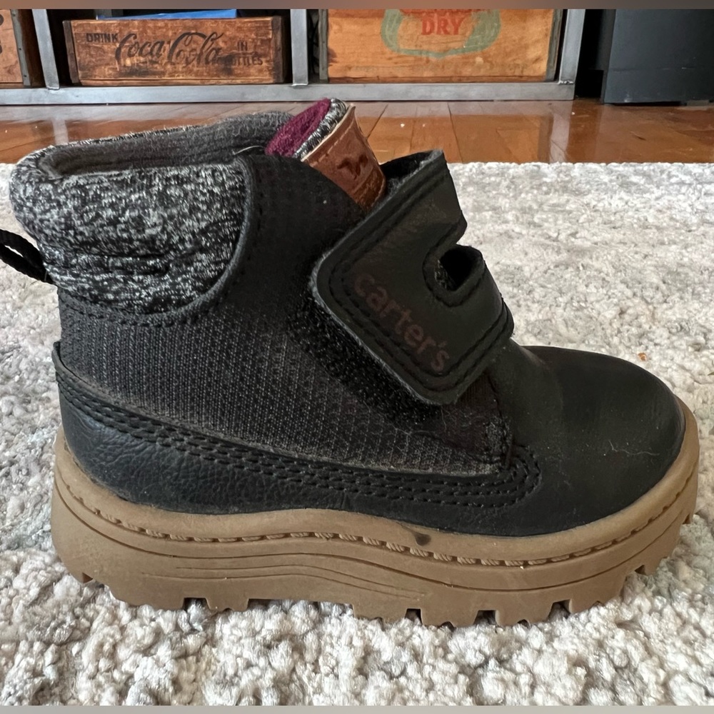 Carter’s winter boot with thick some